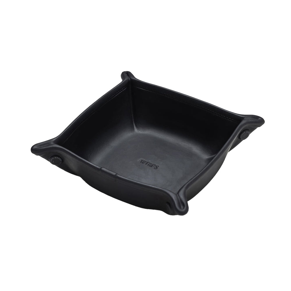 Den L / Hardshell Tray / Ceramic. Sign - INVINCIBLE