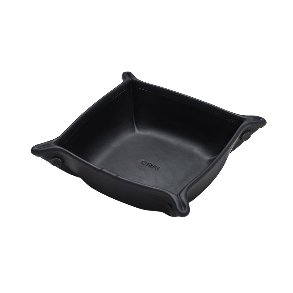 Den L / Hardshell Tray / Ceramic. Sign - INVINCIBLE