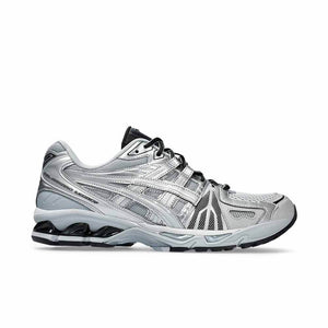 
                  
                    Gel-Kayano Legacy - INVINCIBLE
                  
                