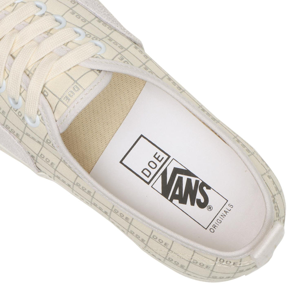 
                  
                    Vans Vault OG Authentic LX x Doe - INVINCIBLE
                  
                