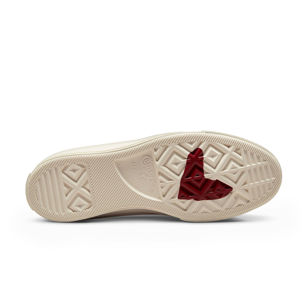 
                  
                    Chuck 70 Hi Hearts W - INVINCIBLE
                  
                