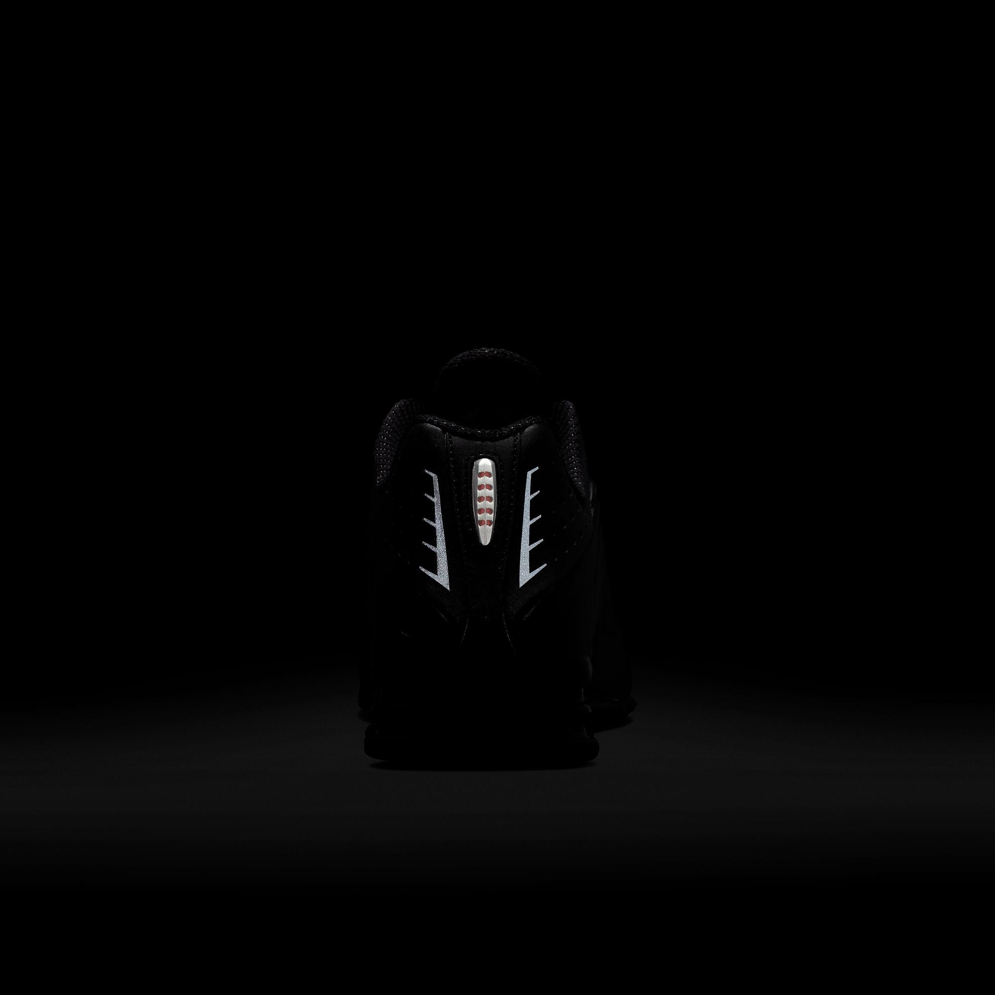 Shox R4 - INVINCIBLE