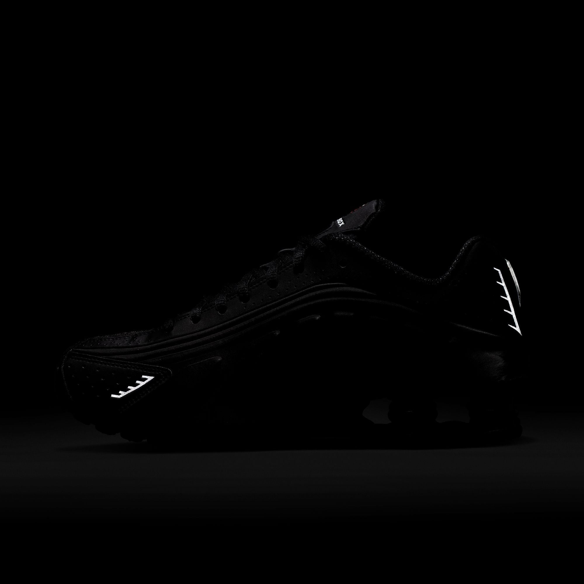 Shox R4 - INVINCIBLE