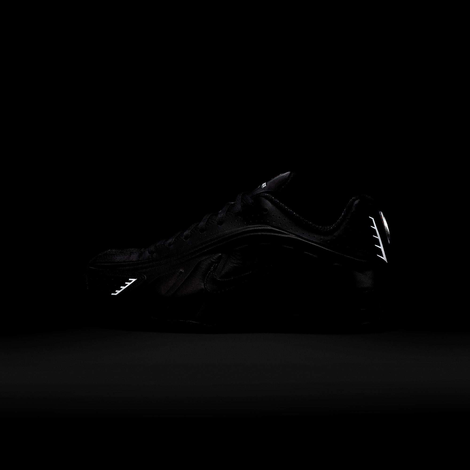 Shox R4 - INVINCIBLE