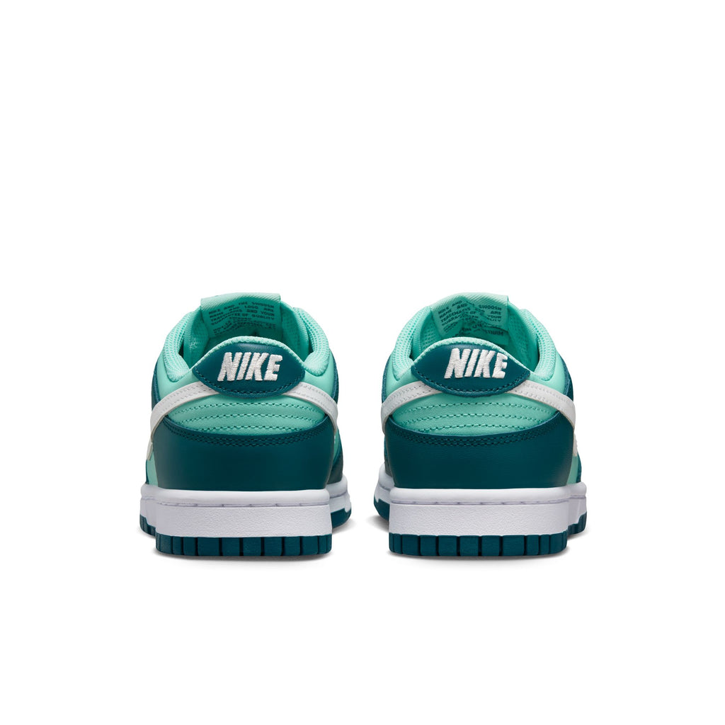 Dunk Low W - INVINCIBLE