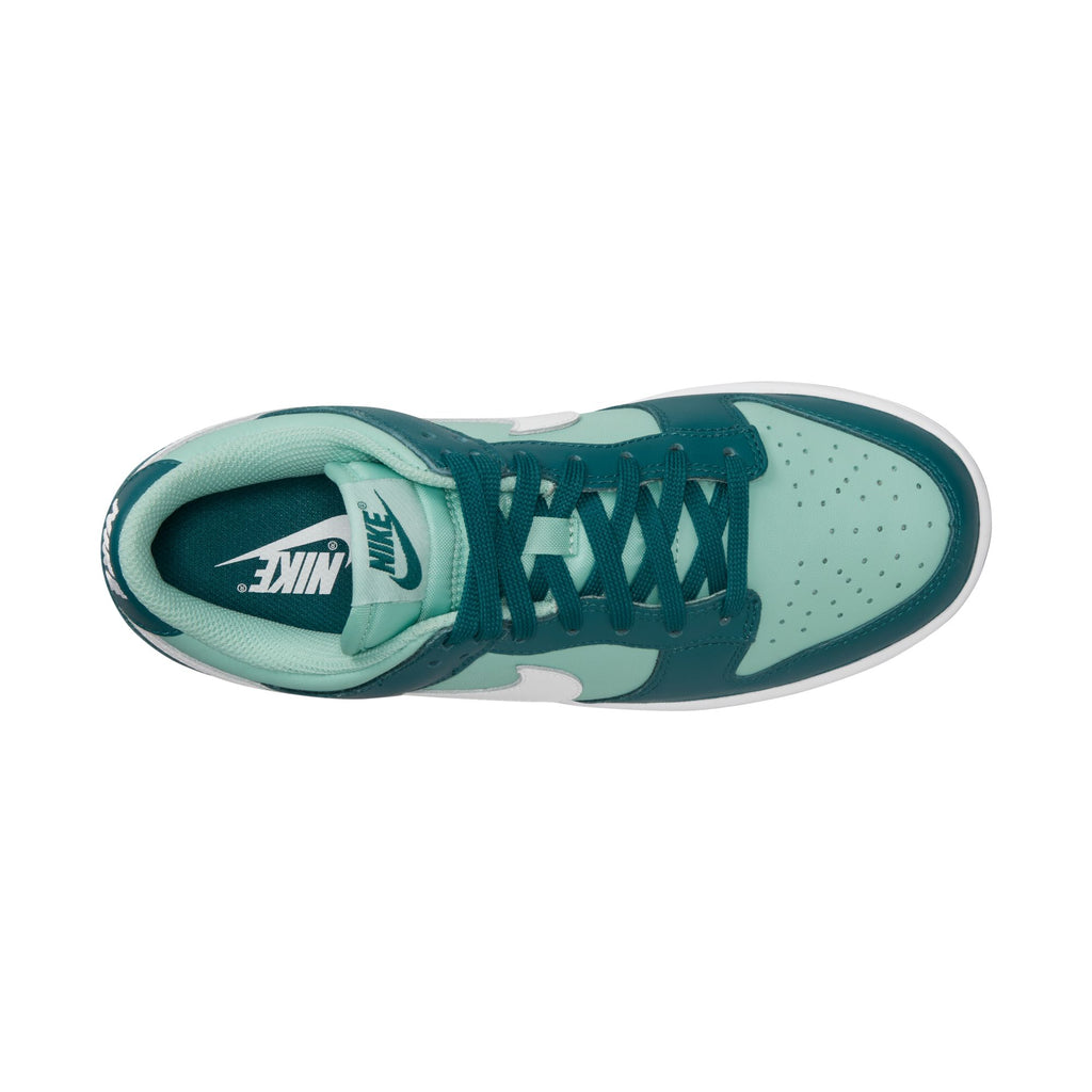 Dunk Low W - INVINCIBLE