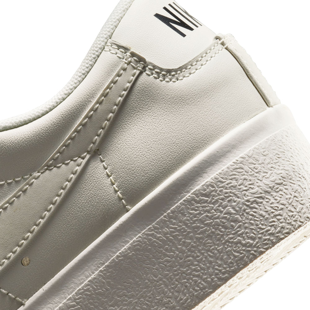 
                  
                    Blazer Low Platform 'Triple Sail' W - INVINCIBLE
                  
                