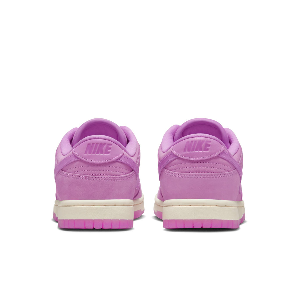 Dunk Low W - INVINCIBLE