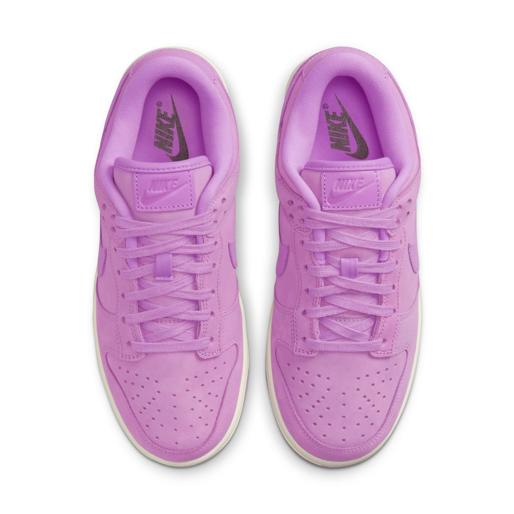 Dunk Low W - INVINCIBLE