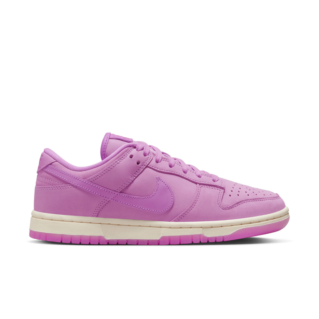 Dunk Low W - INVINCIBLE