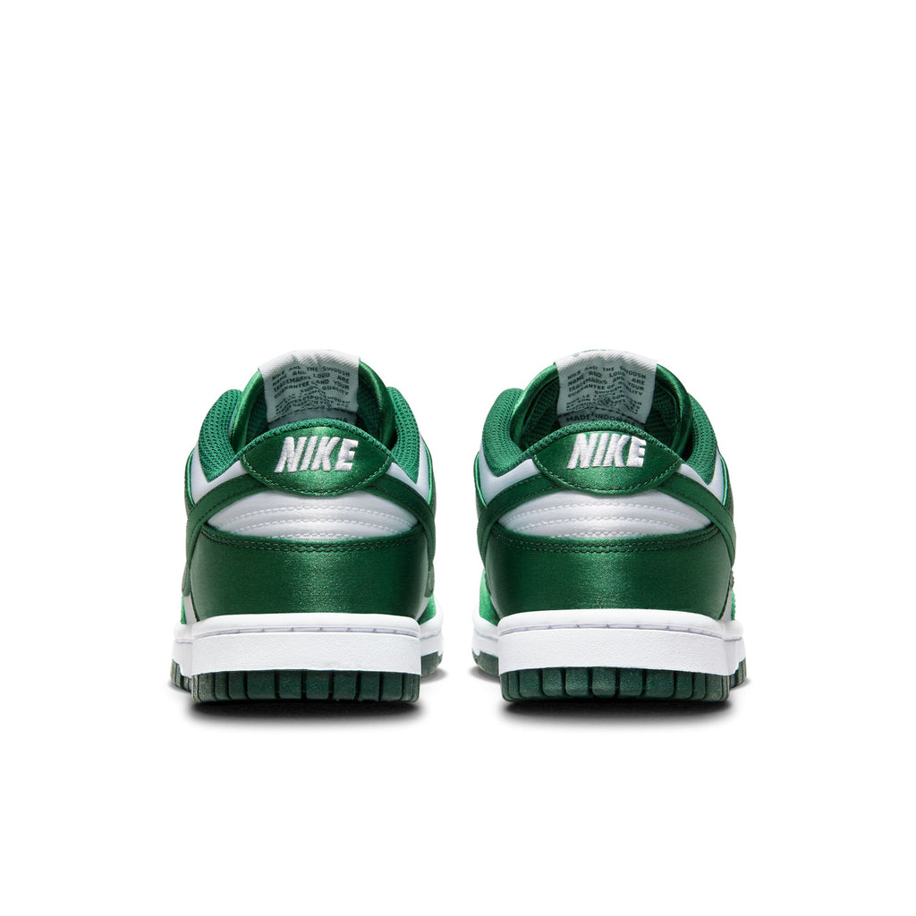 Dunk Low W - INVINCIBLE