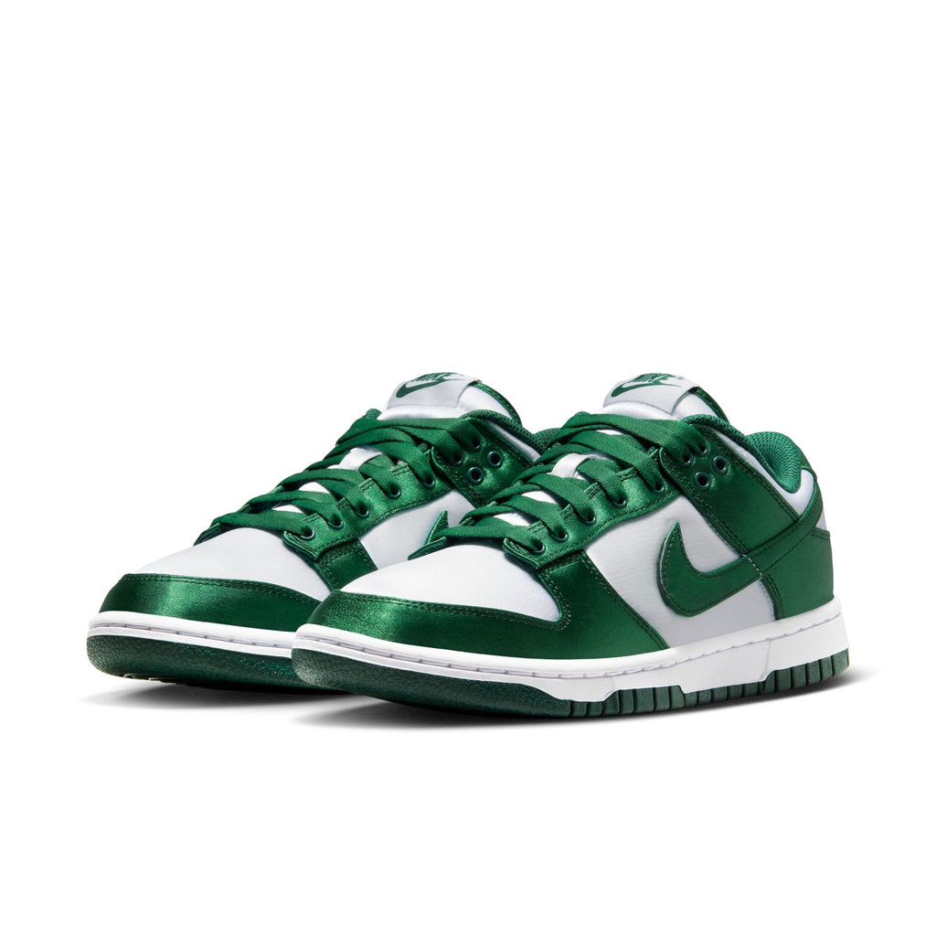 Dunk Low W - INVINCIBLE