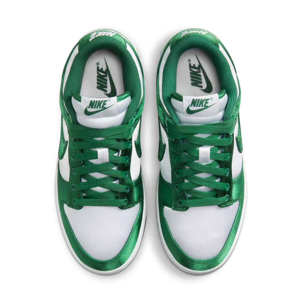Dunk Low W - INVINCIBLE