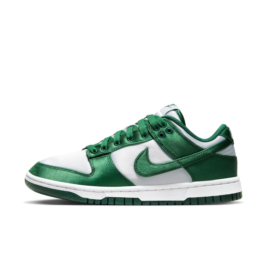 Dunk Low W - INVINCIBLE