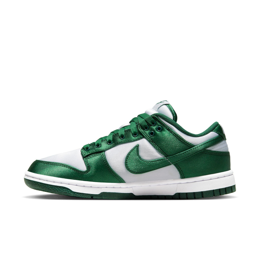 Dunk Low W - INVINCIBLE