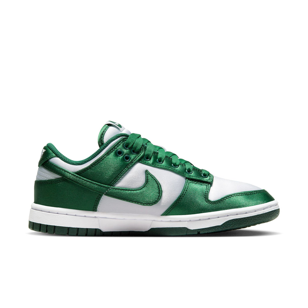 Dunk Low W - INVINCIBLE