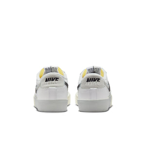 
                  
                    Blazer Low '77 - INVINCIBLE
                  
                