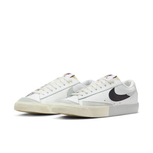 
                  
                    Blazer Low '77 - INVINCIBLE
                  
                