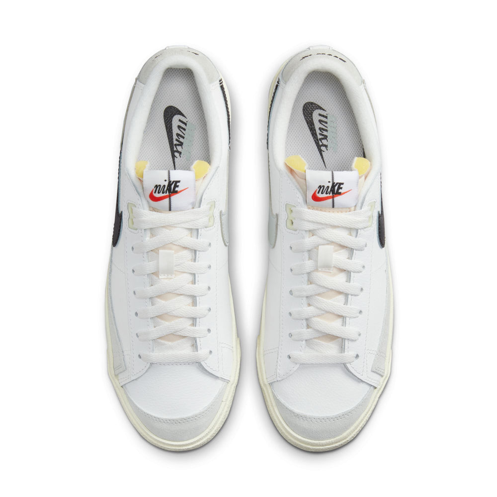 
                  
                    Blazer Low '77 - INVINCIBLE
                  
                