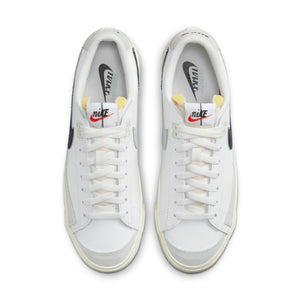 
                  
                    Blazer Low '77 - INVINCIBLE
                  
                