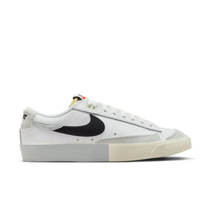 
                  
                    Blazer Low '77 - INVINCIBLE
                  
                