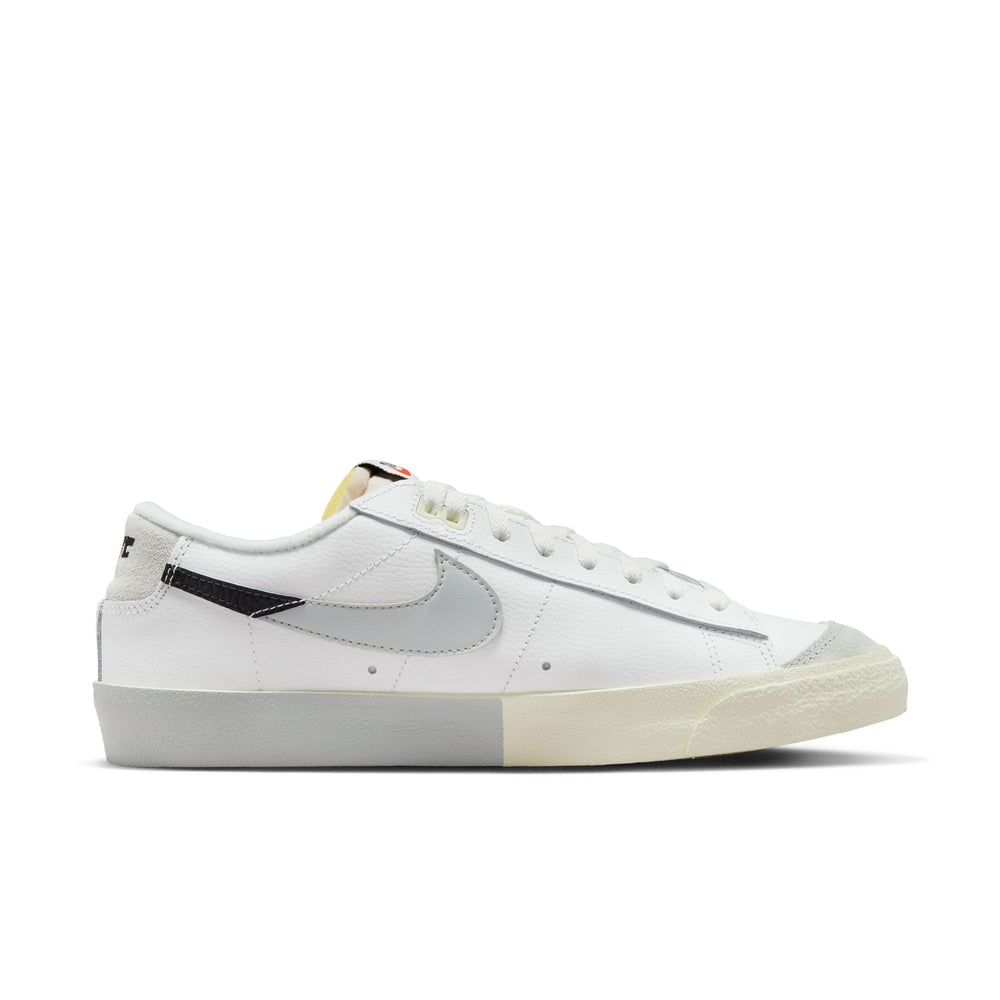 
                  
                    Blazer Low '77 - INVINCIBLE
                  
                