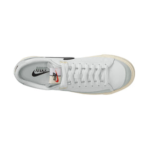 
                  
                    Blazer Low '77 - INVINCIBLE
                  
                