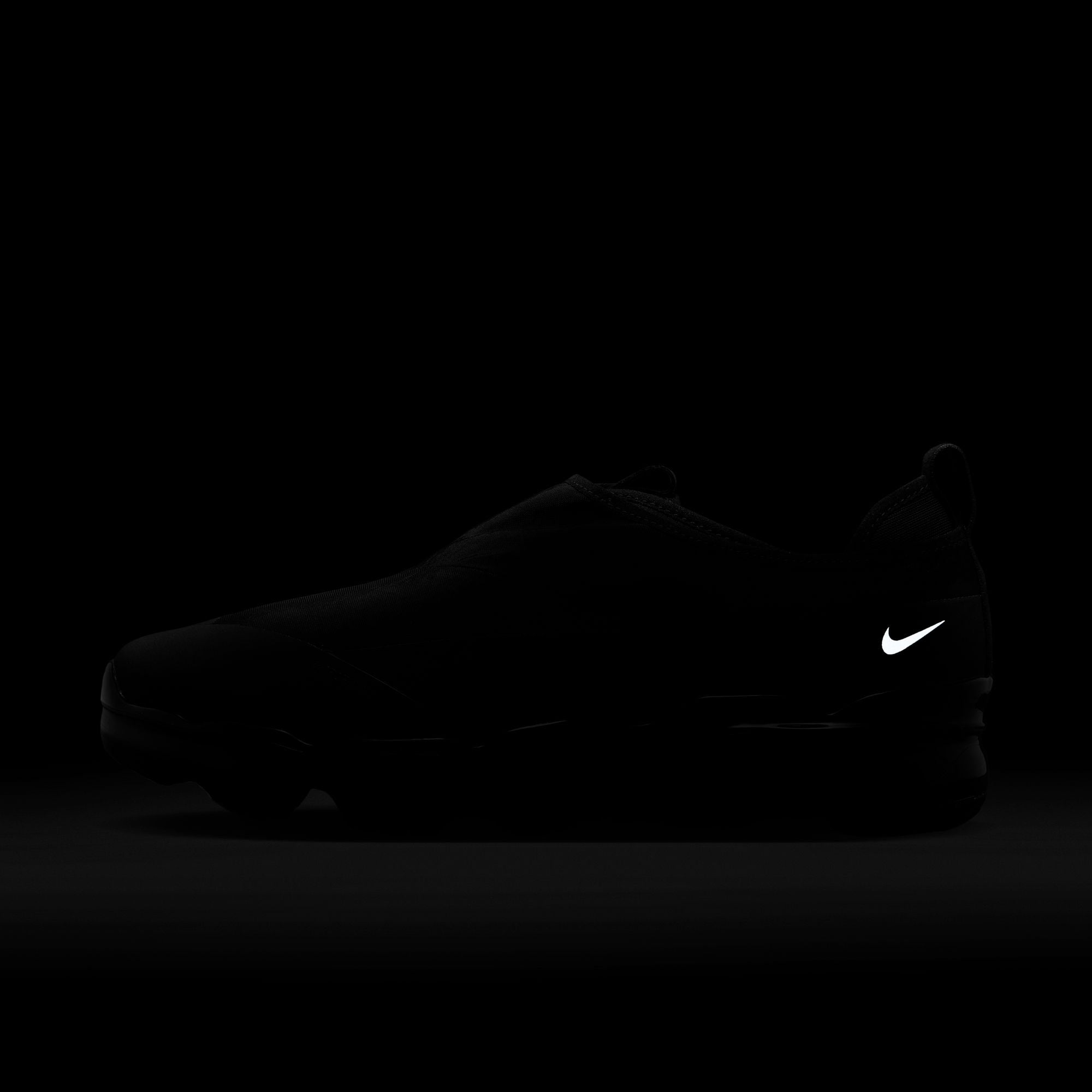 Air VaporMax Moc Roam - INVINCIBLE