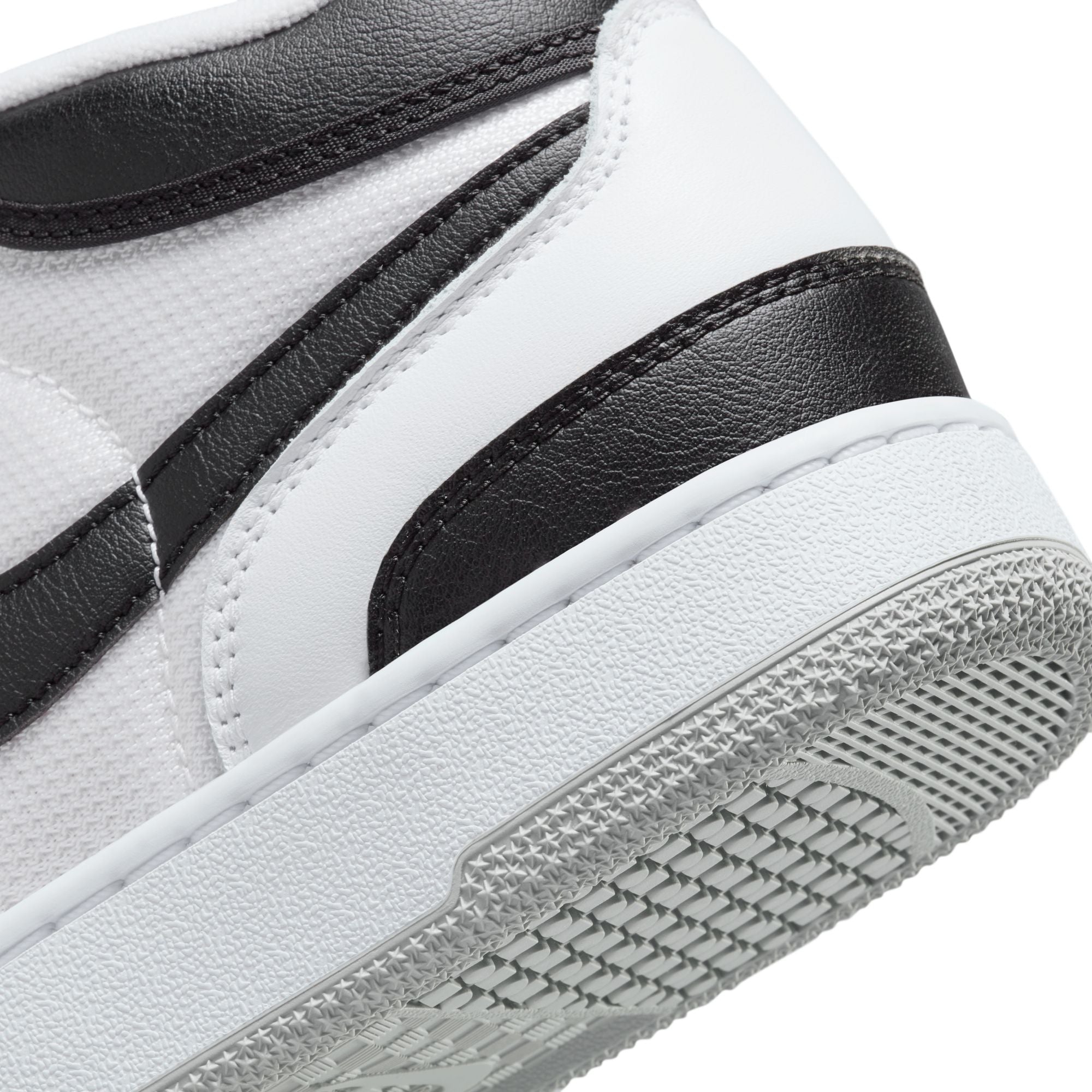 Nike Attack 'Black and White' - INVINCIBLE