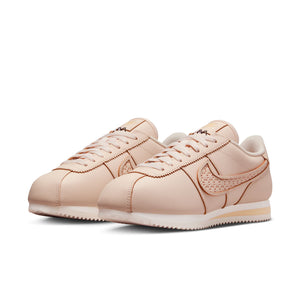 
                  
                    Cortez Premium 'World Make' W - INVINCIBLE
                  
                