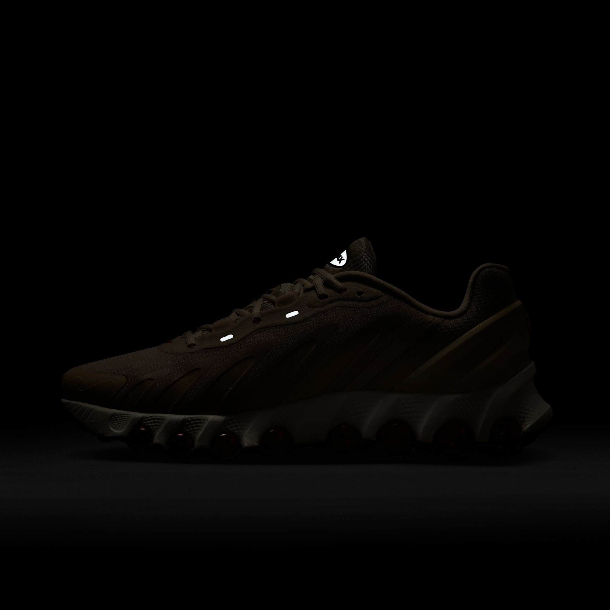 Air Max DN8 - INVINCIBLE