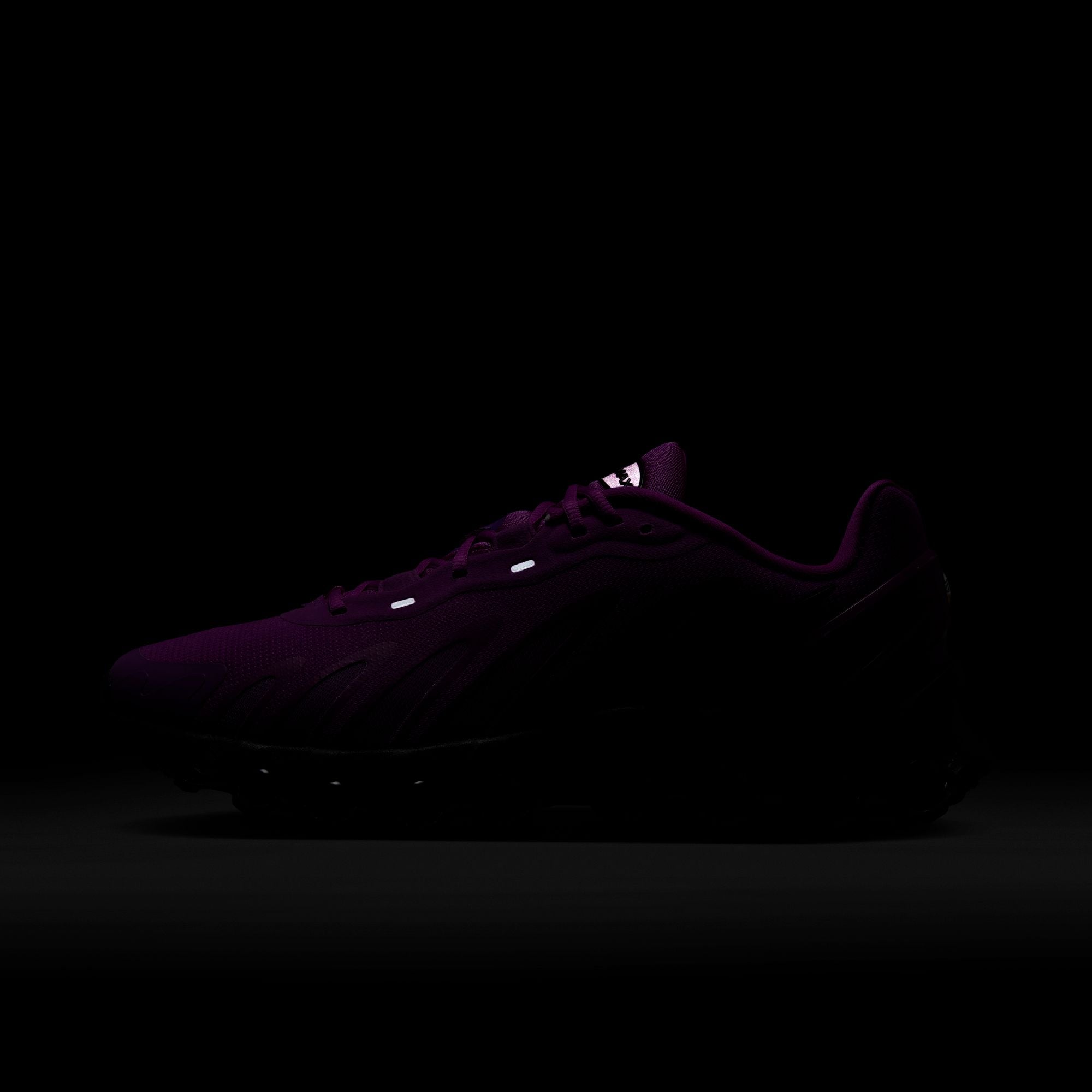 Air Max DN8 - INVINCIBLE