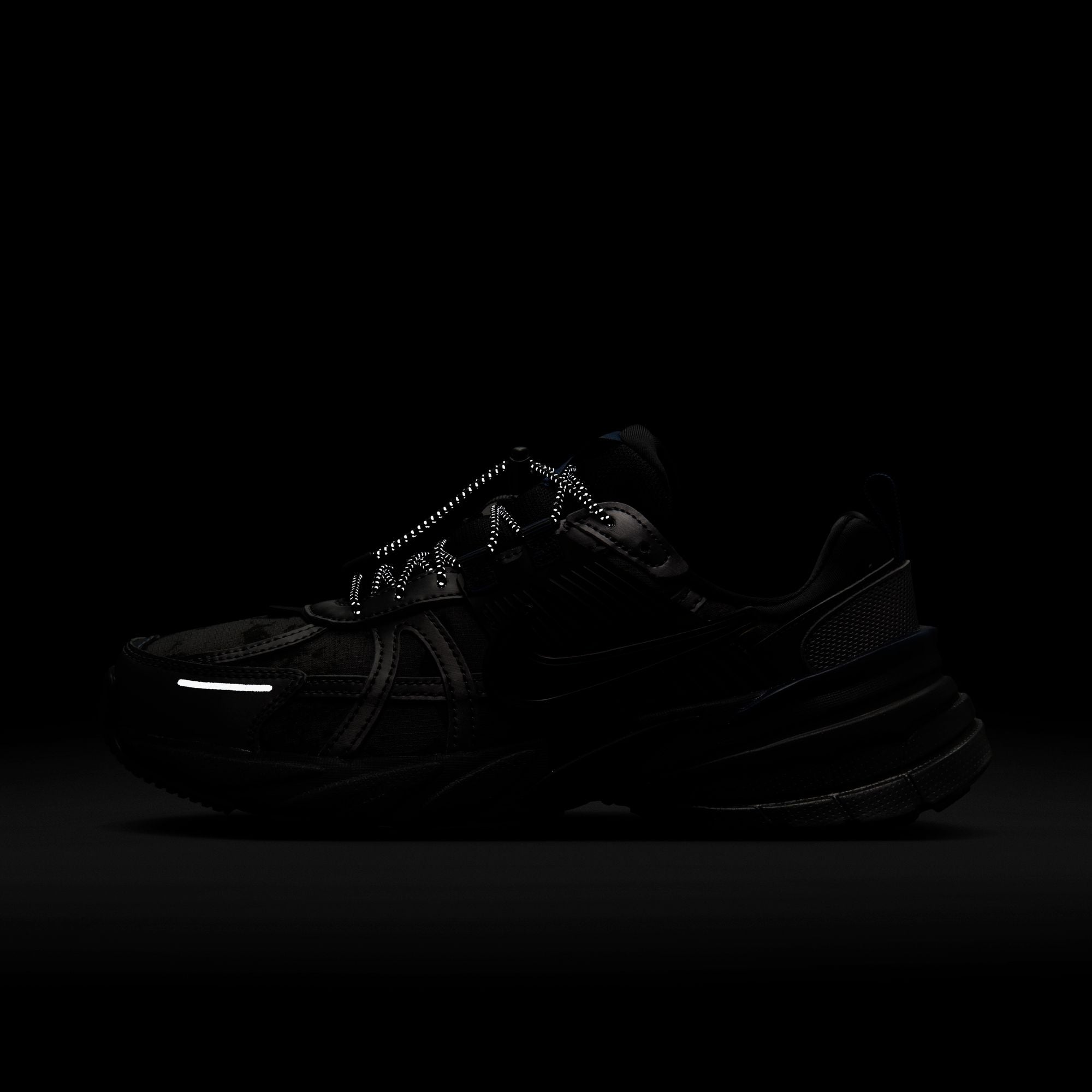 Women's V2K Run 'Metallic Dark Grey' - INVINCIBLE