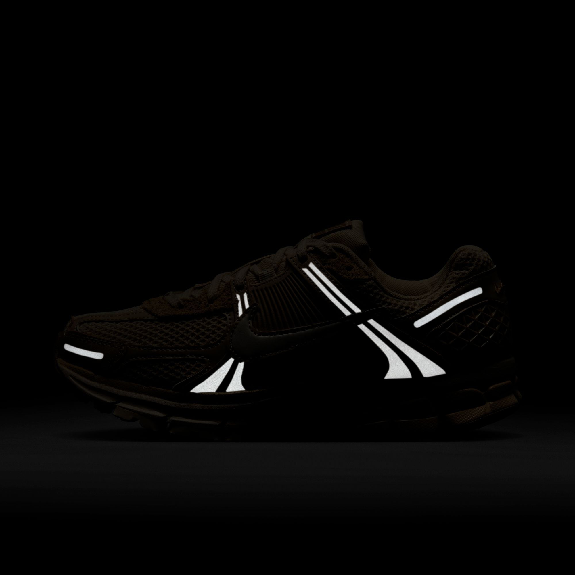Women's Zoom Vomero 5 - INVINCIBLE