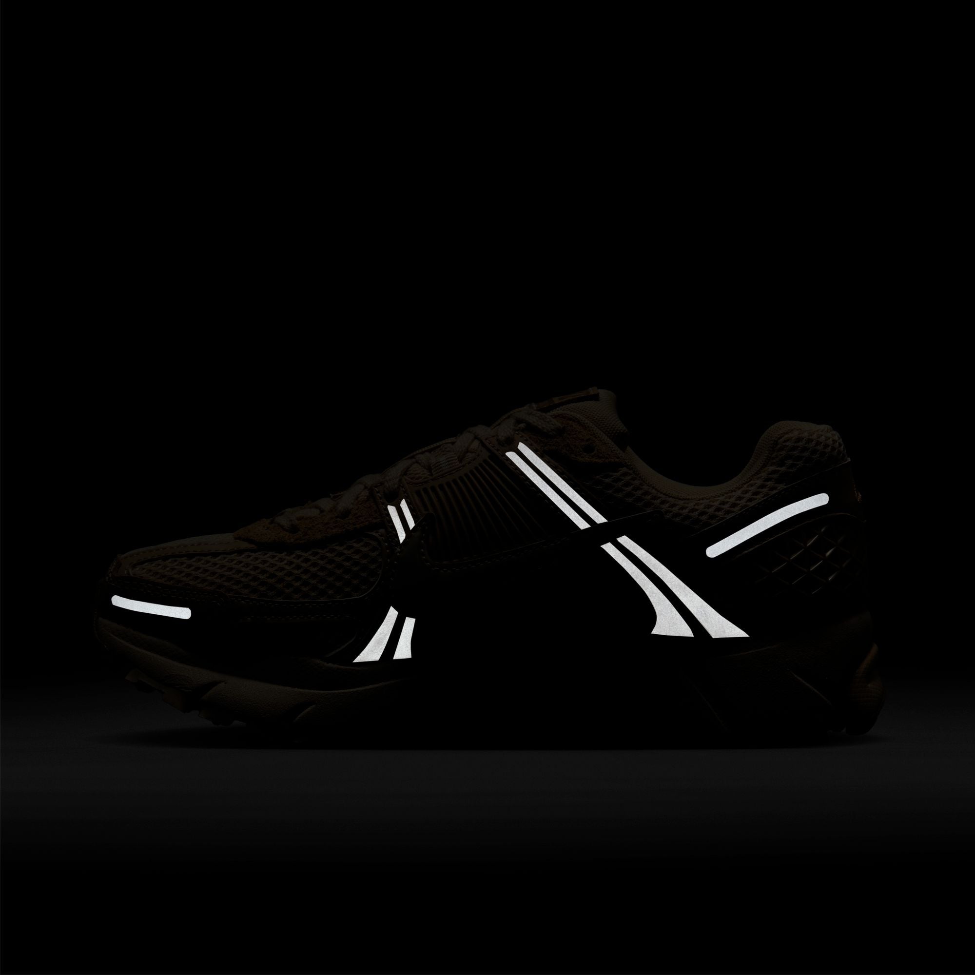 Women's Zoom Vomero 5 - INVINCIBLE