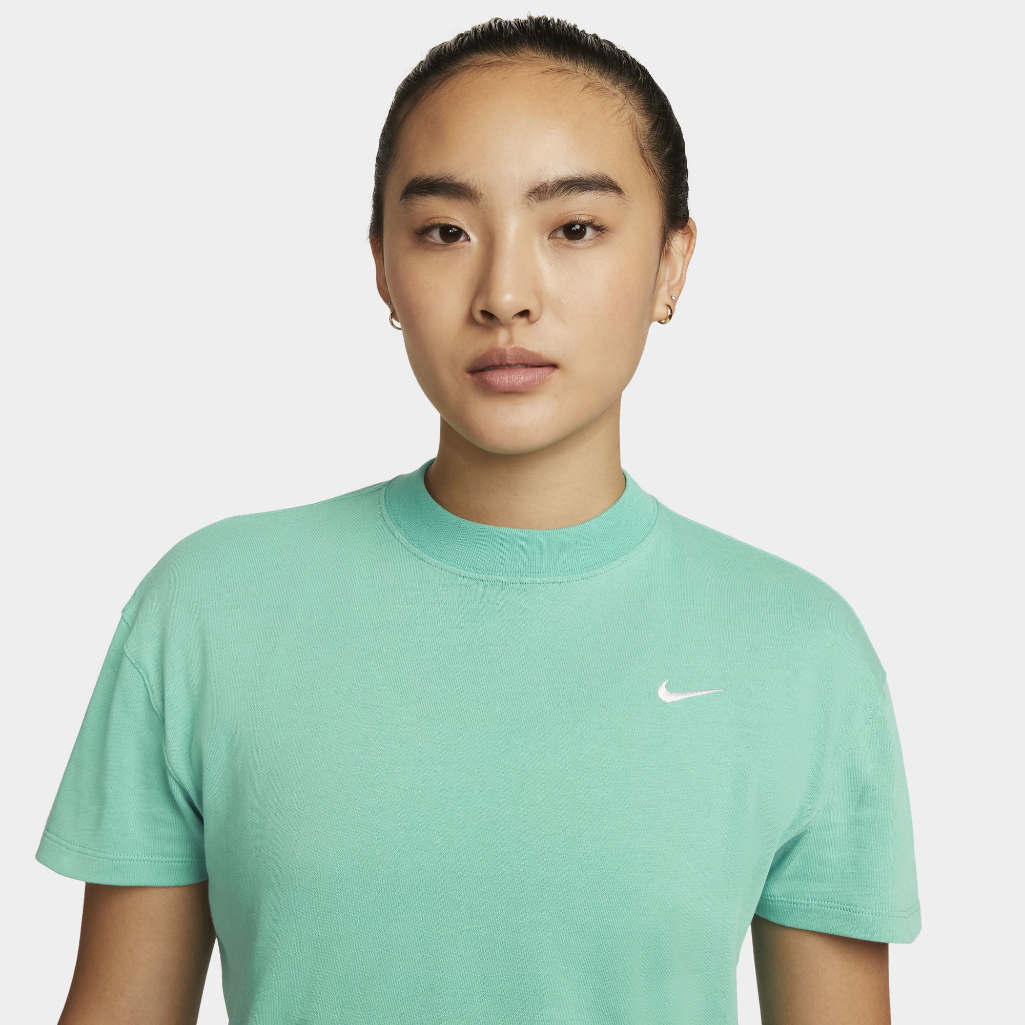 As W Nrg Solo Swoosh SS Tee - INVINCIBLE