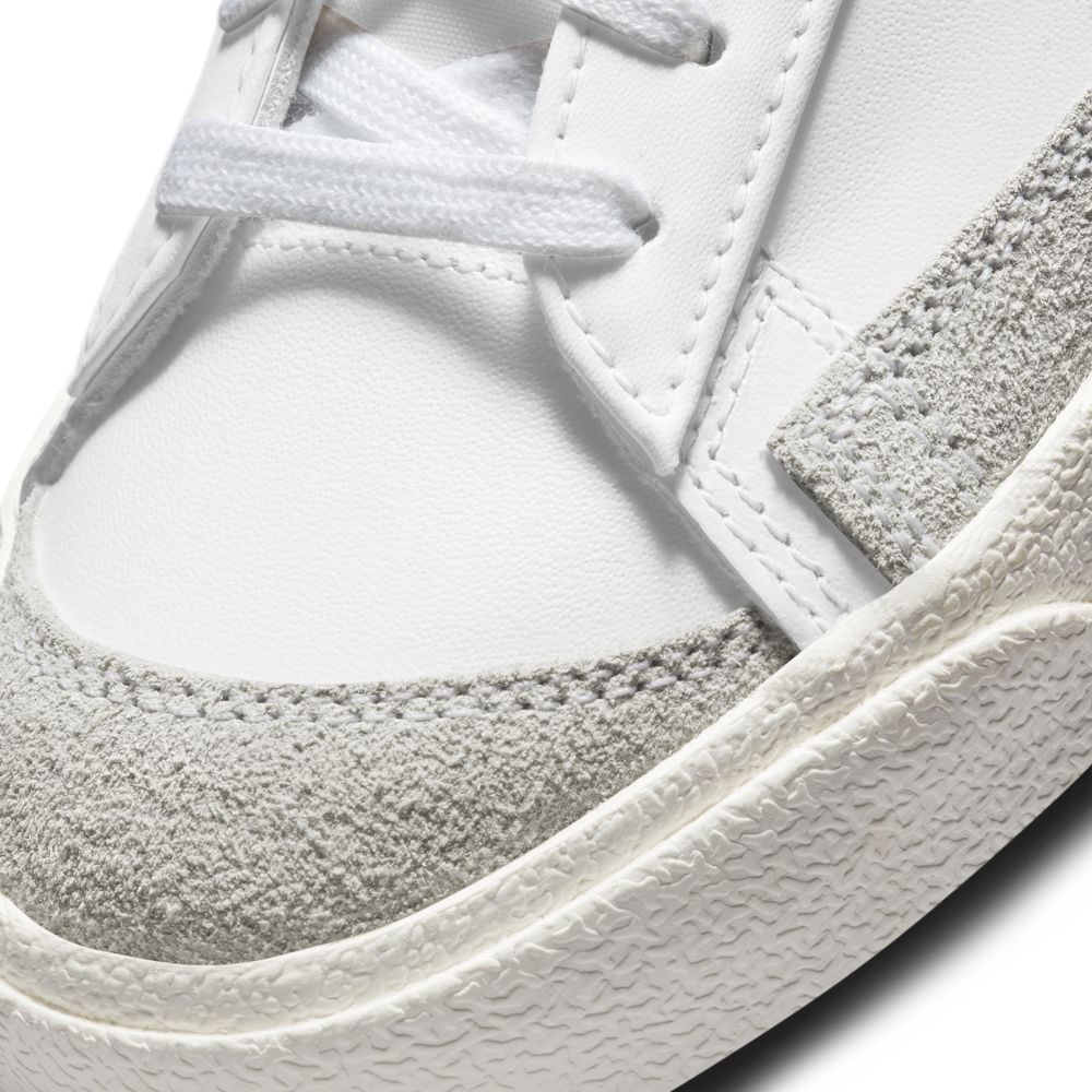 Blazer Low '77 W - INVINCIBLE
