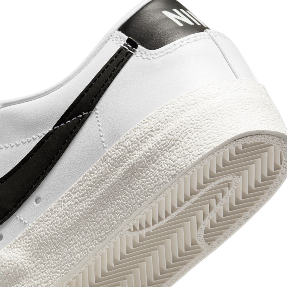 Blazer Low '77 W - INVINCIBLE