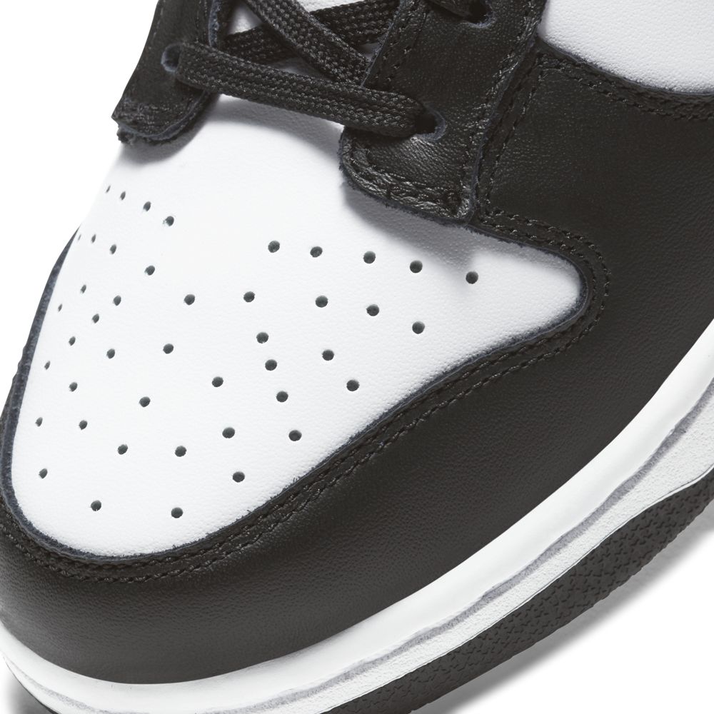 
                  
                    Dunk Low W - INVINCIBLE
                  
                