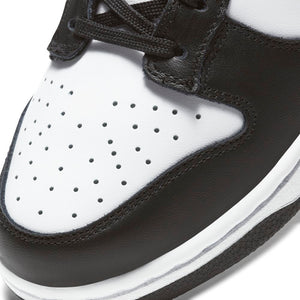 
                  
                    Dunk Low W - INVINCIBLE
                  
                