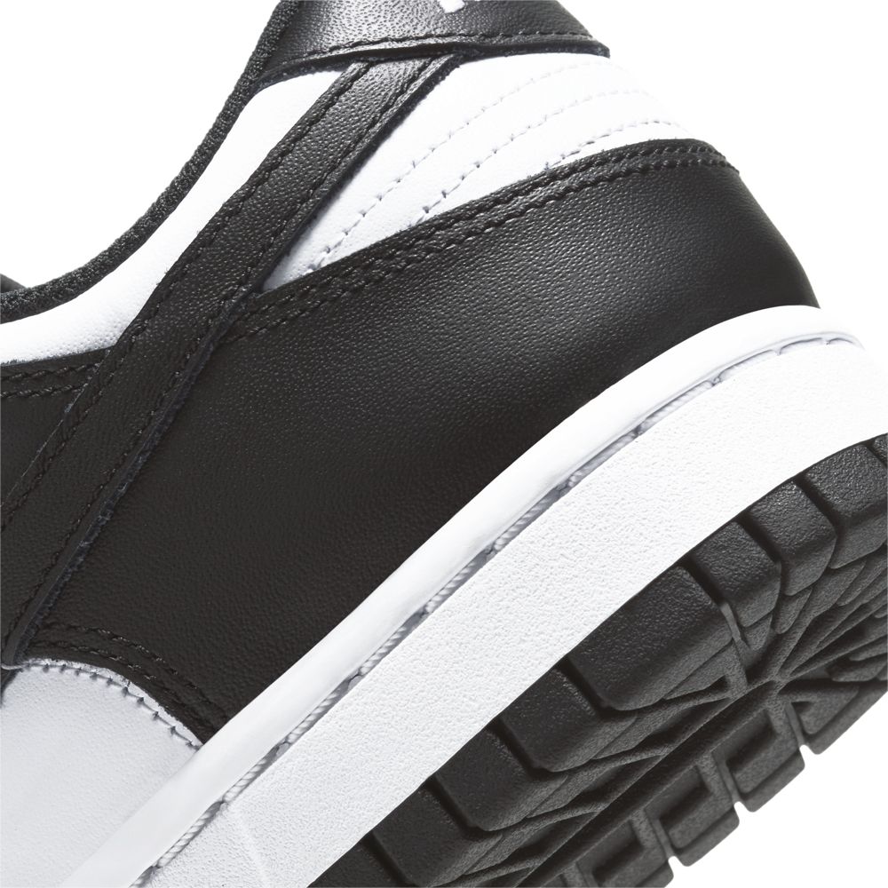 
                  
                    Dunk Low W - INVINCIBLE
                  
                