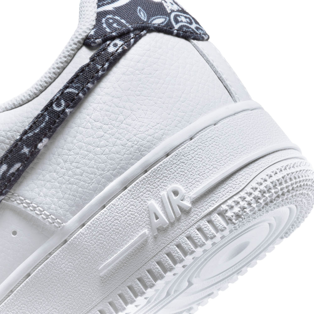 
                  
                    Air Force 1 '07 Essential W - INVINCIBLE
                  
                