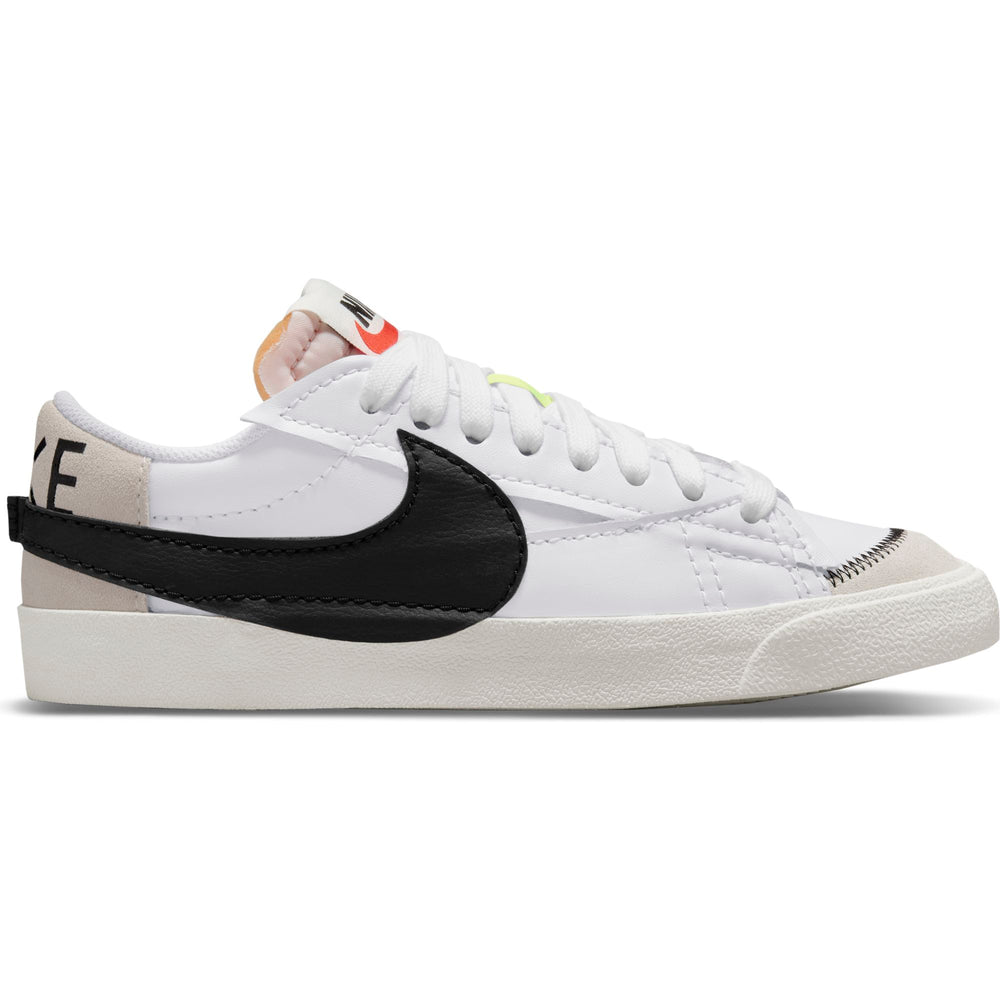 
                  
                    Blazer Low '77 Jumbo - INVINCIBLE
                  
                