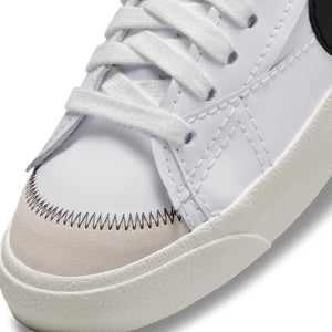 
                  
                    Blazer Low '77 Jumbo - INVINCIBLE
                  
                