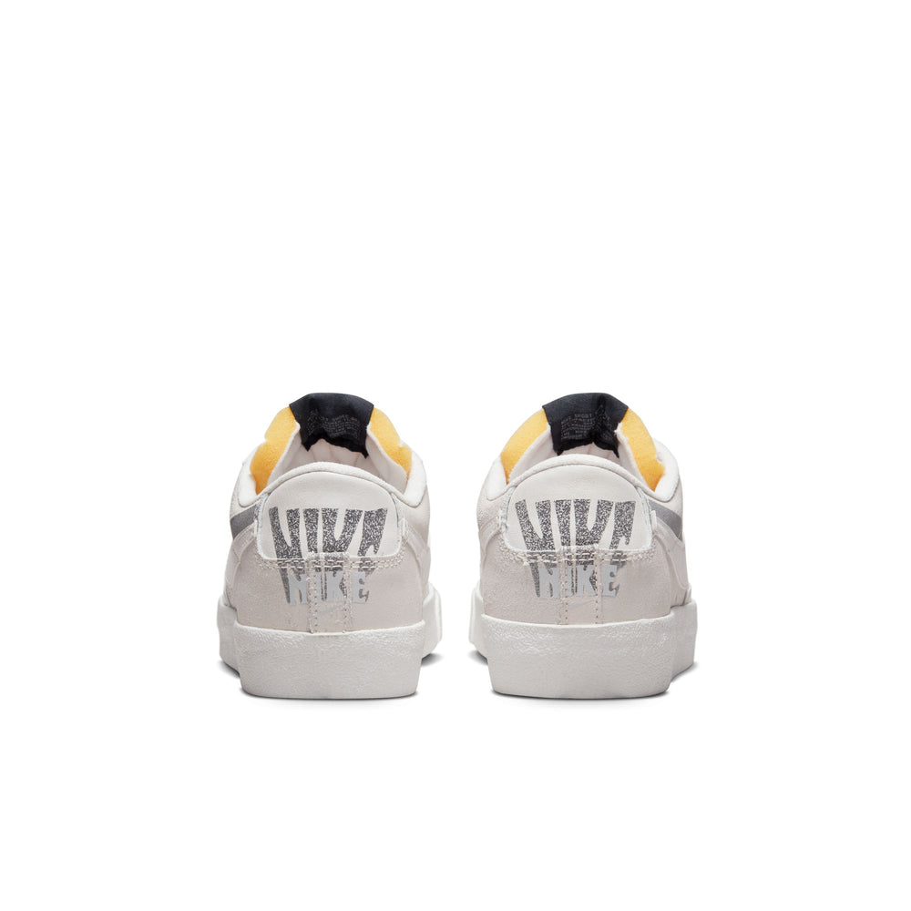 
                  
                    Blazer Low 77 PRM 'Shadow Halloween' - INVINCIBLE
                  
                