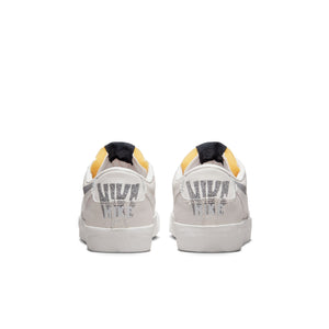
                  
                    Blazer Low 77 PRM 'Shadow Halloween' - INVINCIBLE
                  
                