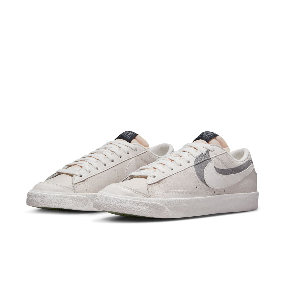 
                  
                    Blazer Low 77 PRM 'Shadow Halloween' - INVINCIBLE
                  
                
