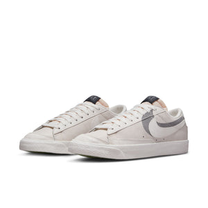 
                  
                    Blazer Low 77 PRM 'Shadow Halloween' - INVINCIBLE
                  
                