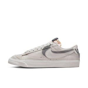 
                  
                    Blazer Low 77 PRM 'Shadow Halloween' - INVINCIBLE
                  
                