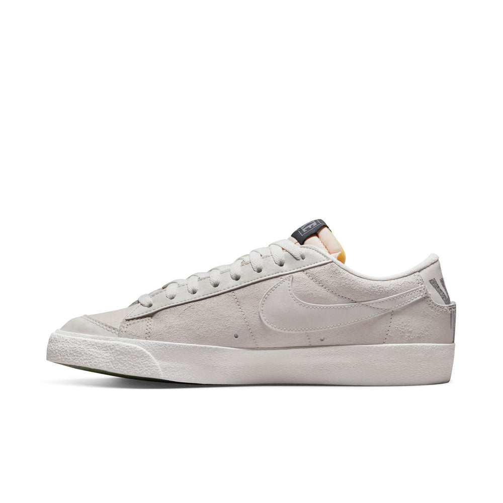 
                  
                    Blazer Low 77 PRM 'Shadow Halloween' - INVINCIBLE
                  
                